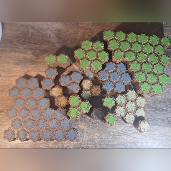 Heroscape Lot: 33 Figures & Cards + 335 Terrain Tiles, Dice, & Accessories - Picture 2 of 11